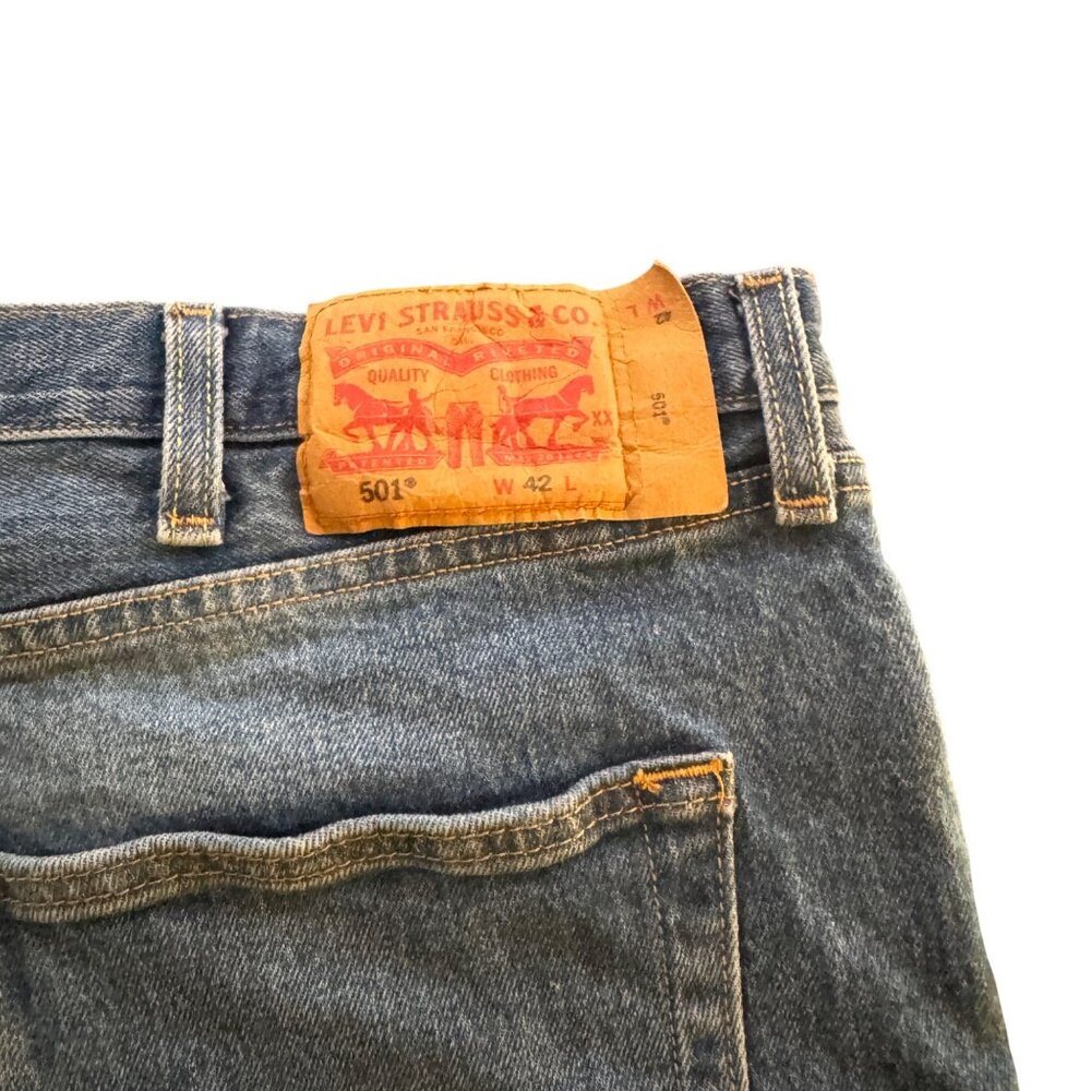 Vintage Levi's 501 Men's Denim Jean Shorts Button-Fly Classic Fit Blue, Size 42 - Picture 4 of 9